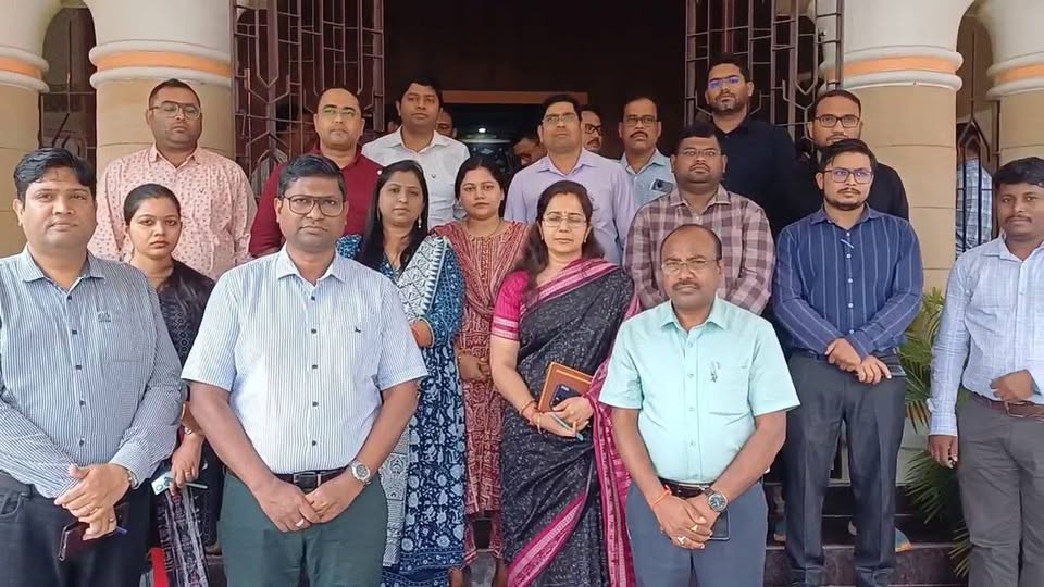 ଛୁଟିରେ ଗଲେ ୧୪ ଜିଲ୍ଲାର ଓଏସ ଓ ଓଆରଏସ ଅଫିସର: ବନ୍ଧାହେଲେଣି ୫ ଅଭିଯୁକ୍ତ